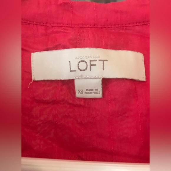 LOFT size XS sleeveless dark pink button up blouse for dressy or casual days EUC - Picture 2 of 5